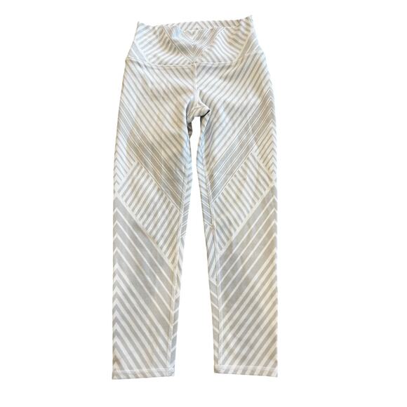 Alo Yoga Women’s Leggings Size XS Gray White Striped High‎ Waist 7/8 Length - Picture 1 of 6